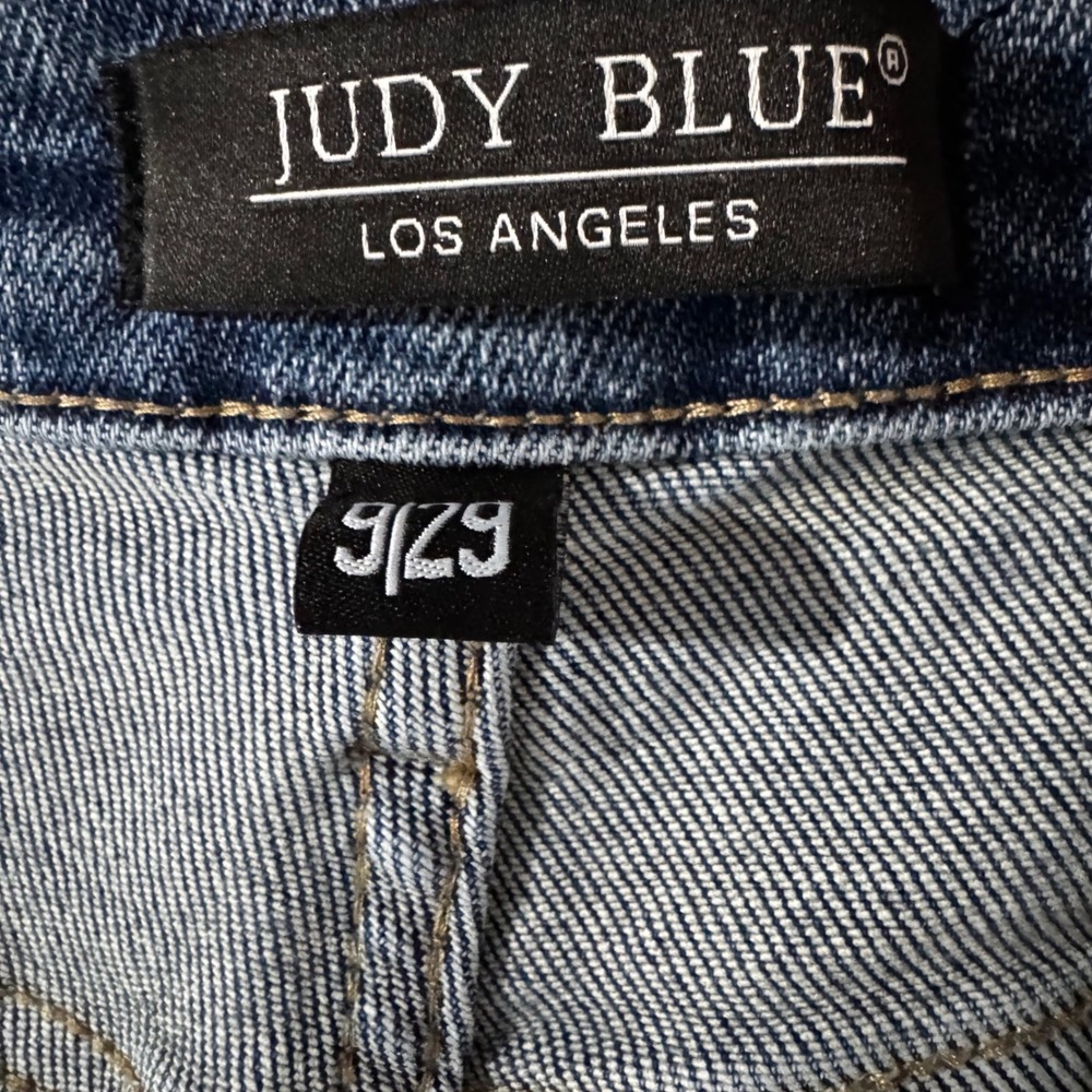 Judy Blue Distressed High Rise Straight Leg Jean Light Wash Raw Hem 9/29 JB88736 - Picture 2 of 10